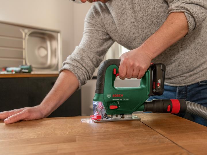 Produktbild Bosch Home & Garden UniversalSaw 18V-100