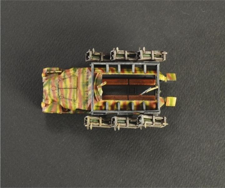 Actual product image 1:72 Sd.Kfz. 251/1 "Stuka On Foot