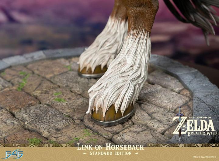 Immagine prodotto First 4 Figures ST Legend of Zelda Link of Horse Legend 56cm RESINA