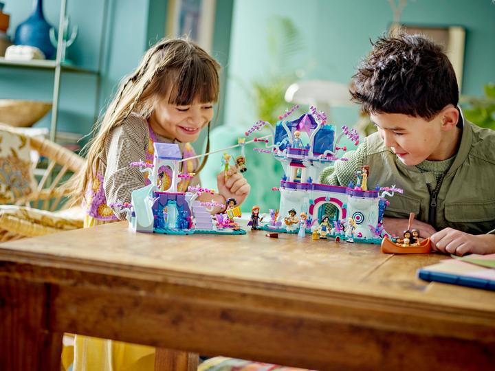 Actual product image LEGO The Enchanted Tree House (43215, LEGO Disney)