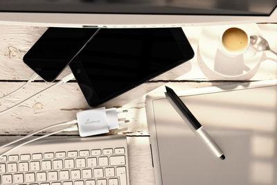 Actual product image MediaRange MRMA112 Mobile Device Charger White Indoor (25 W)