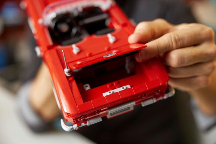 Actual product image LEGO Icons Corvette (10321, LEGO Icons)