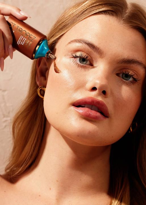 Produktbild St. Tropez - Sunlit Skin Tint + Tan Serum (Selbstbräunungsserum, 30 ml)