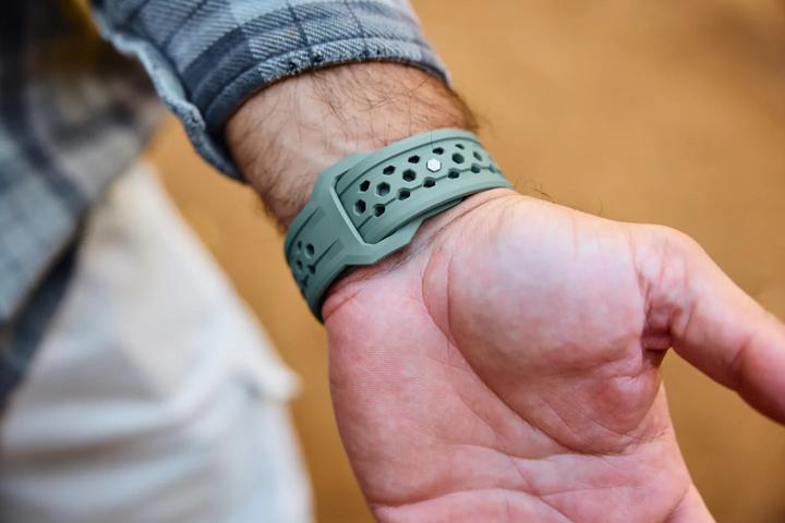 Immagine prodotto UAG Urban Armor Gear Monarch Strap| Apple Watch Ultra/42/44/45/46mm| oliva/titanio| (194158117236) (Fluoroelastomero, Gomma)