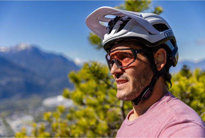 Image du produit Coast Optics Lunettes de sport Nita Black avec Pink Crystal et verre transparent (Noir, Lucide, Cristal rose)