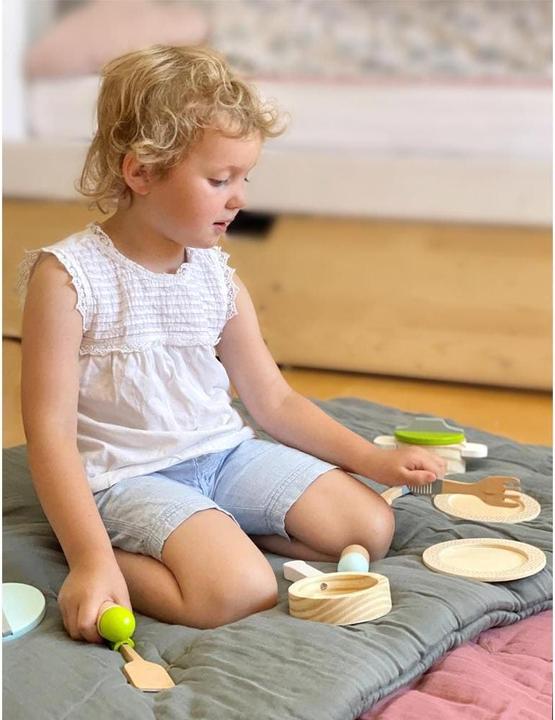 Actual product image small foot Dishes and pot set