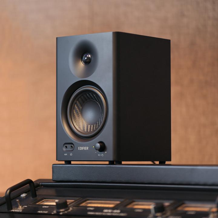 Actual product image Edifier MR4