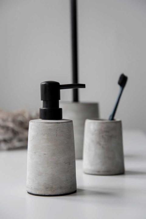 Actual product image Wenko Toothbrush Mug Villena Concrete (7.5 x 7.5 x 9.5 cm)