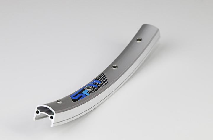 Actual product image Exal SP19 26x1.75" (19-559), 32-hole silver anodized (26")