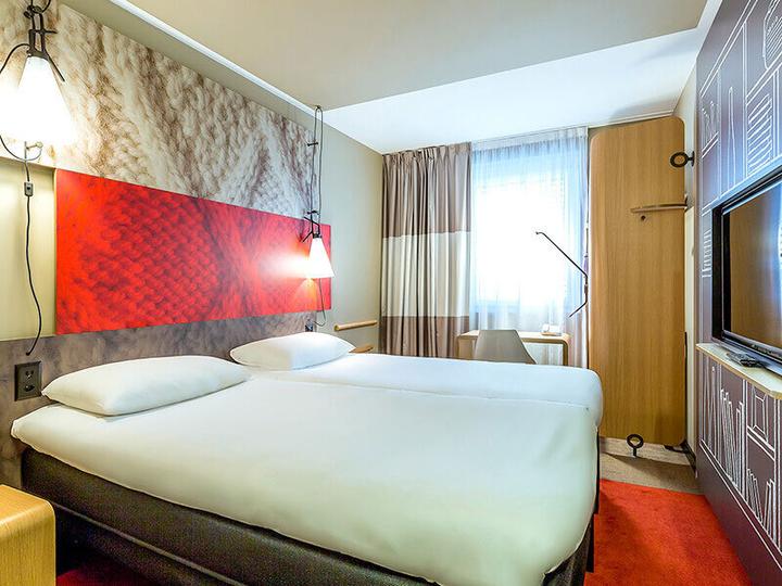 Actual product image Smartbox 2 nights in the green Swiss valleys for mum (2 pers.)