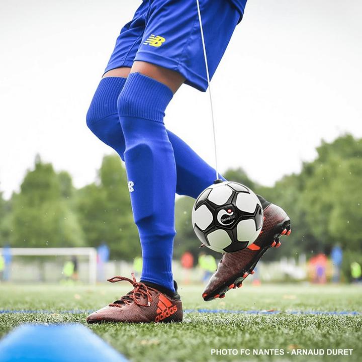 Produktbild Sense Ball Intelligenter Fussball & App inkl. Fussballausrüstung verwendet von Profivereinen für Jungen