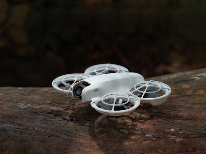 Produktbild DJI Neo Fly More Combo (18 min, 135 g, 12 Mpx)