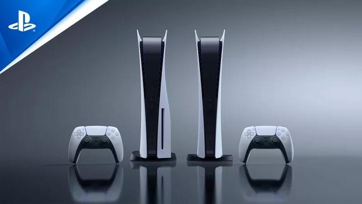 Immagine prodotto Sony PlayStation 5 con il secondo controller wireless DualSense
