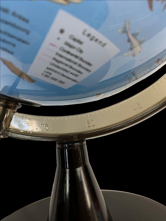 Actual product image Tele Globe with animals and light 20 cm (TY6190) (20 cm)