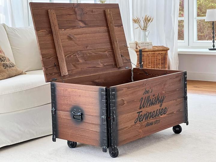 Produktbild Uncle Joe´s Whisky Truhentisch