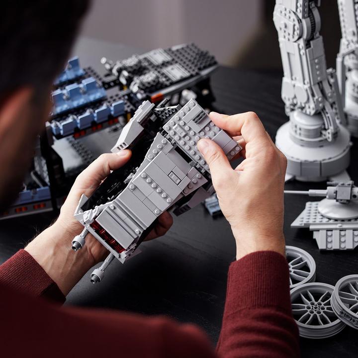 Produktbild LEGO AT-AT (75313, LEGO Star Wars, LEGO Seltene Sets)