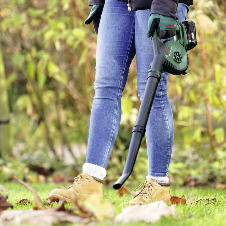 Actual product image Bosch Home & Garden UniversalLeafBlower 18V-130 (Rechargeable battery operated, Leaf blower)