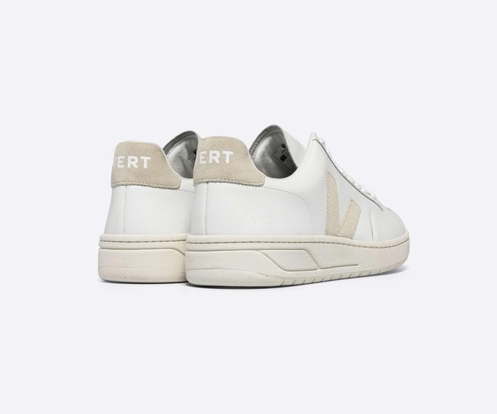 Actual product image Veja V-12 (42)