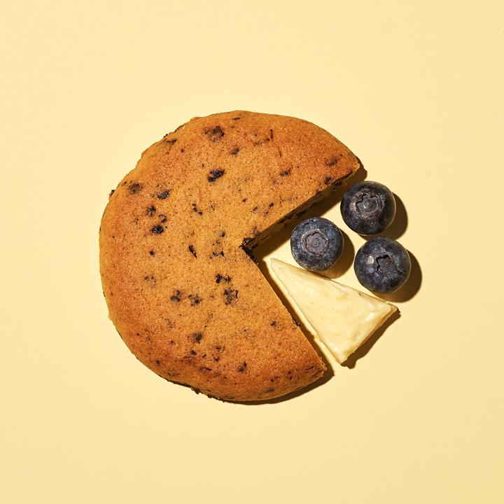 Actual product image Foodspring Vegan Protein Cookie (Blueberry cheesecake, 12 pcs., 600 g)
