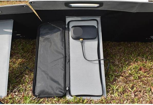 Produktbild Revolt Faltbares Solarpanel, 2 monokristalline Zellen (100 W, 6.20 kg)