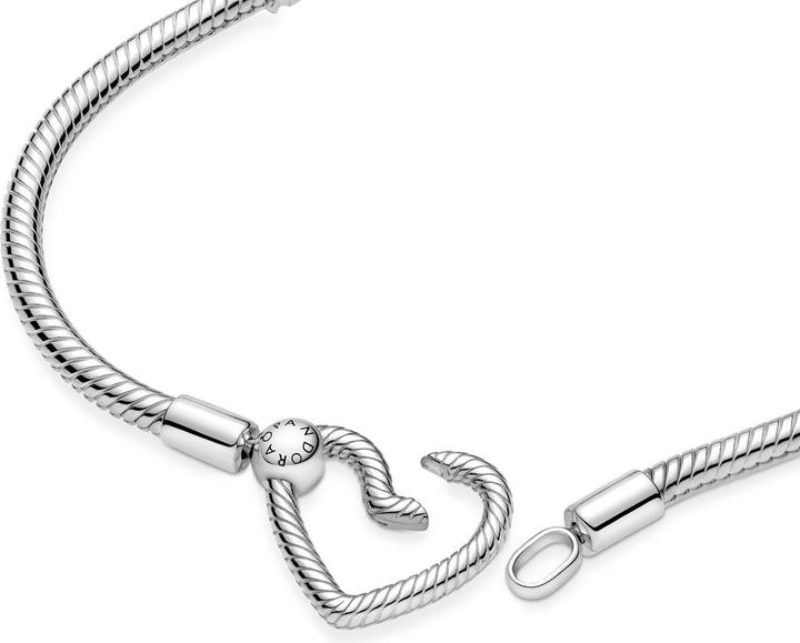 Image du produit Pandora Bracelet Moments Snake Chain fermoir coeur (17 cm, Argent sterling 925)