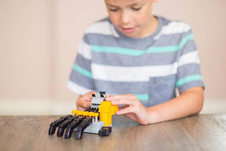 Actual product image 4M Motorized Robot Hand KidzRobotix