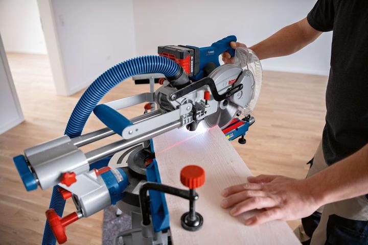Produktbild Bosch Professional Akku-Kapp- und Gehrungssäge BITURBO GCM 18V-216 D