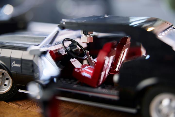 Image du produit LEGO Chevrolet Camaro Z28 (10304, LEGO difficiles à trouver)