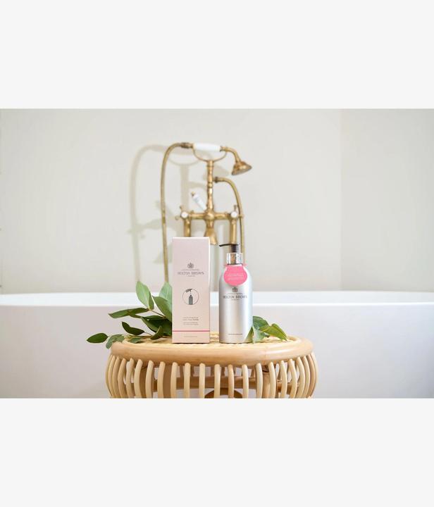 Immagine prodotto Molton Brown Infinite Bott Gel bagno e doccia al pepe rosa G (400 ml)