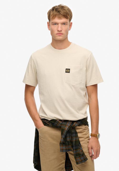 Superdry T-Shirt mit Tasche und Kontrastnähten