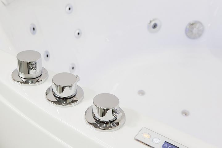 Immagine prodotto Jet-Line Idromassaggio VILLA SABRINA bianco 1,6x1,6 m completamente attrezzato a cascata (160 cm, 160000 cm)