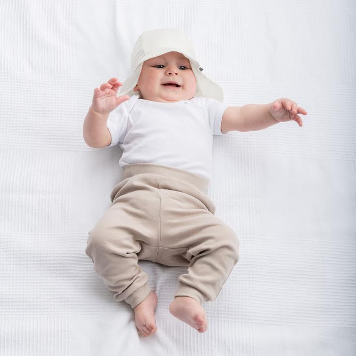Actual product image La Loona LaLoona baby caps & baby hats Peaked cap with neck protection UPF 80 - Offwhite -