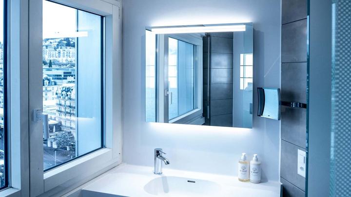 Immagine prodotto Schneider ARANGALINE con riscaldamento a specchio Specchio illuminato a LED, con presa, 127x78x14cm
