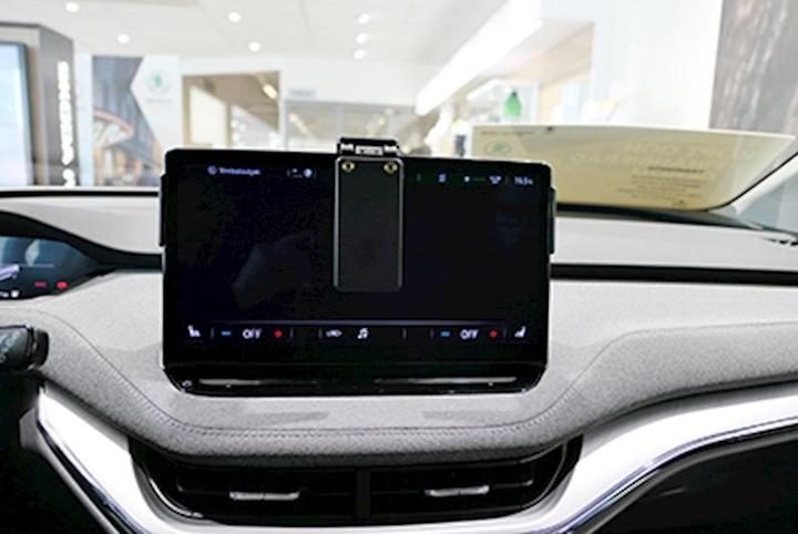 Produktbild Brodit Halterung Skoda Enyaq IV 21