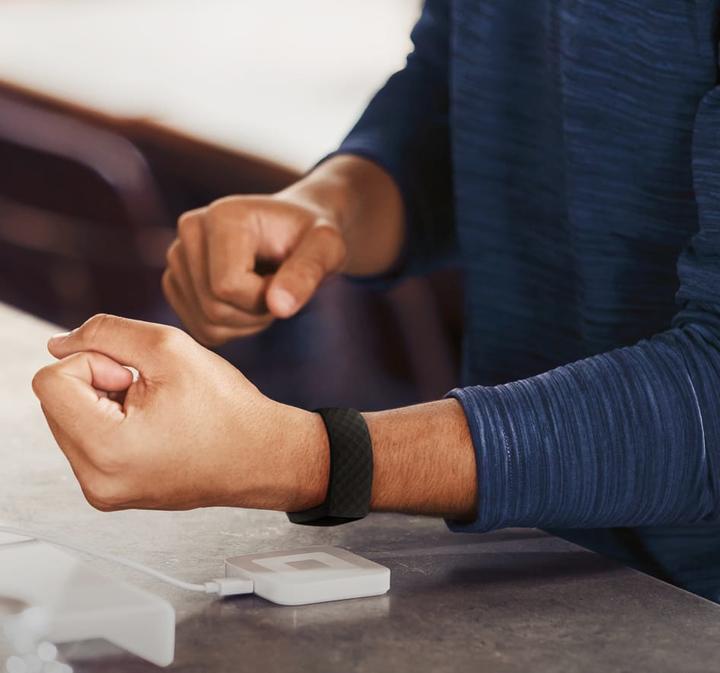 Produktbild Fitbit Charge 4 (28.80 mm)