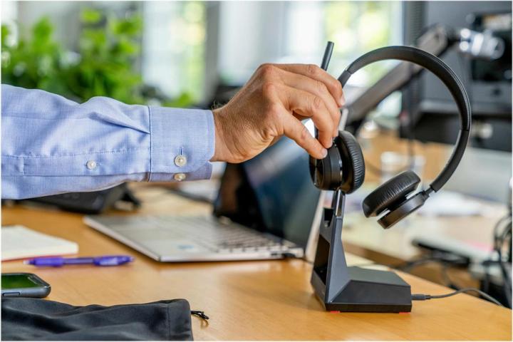 Actual product image Poly Voyager 4320 (Wireless, USB-A)