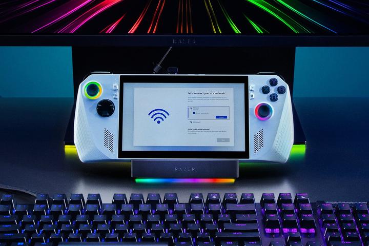 Actual product image Razer Handheld Dock Chroma (USB-C, 6 Ports)