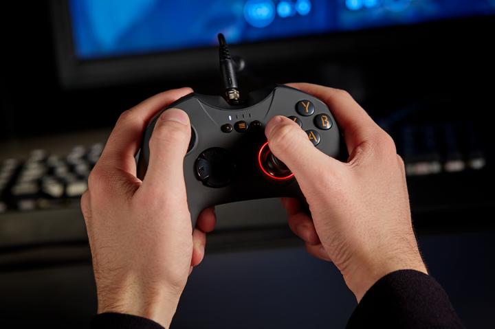 Immagine prodotto Game Nacon GC-400ES Pro Gaming Controller (PC)