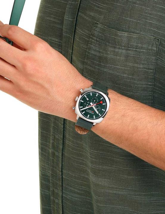 Produktbild Mondaine Grand Cushion (Uhr mit Schmuckstein, 41 mm)