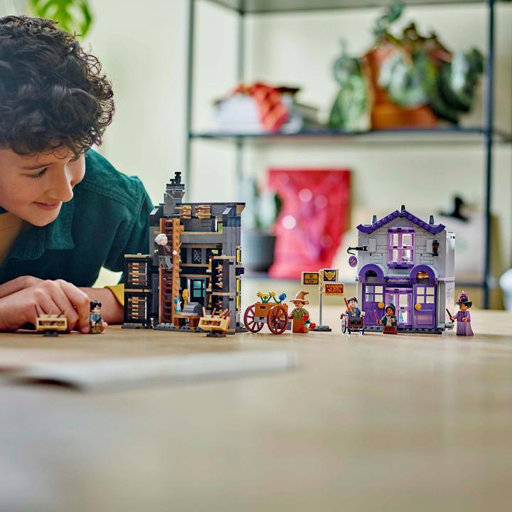 Image du produit LEGO 76439 Costumes Ollivanders™ & Madame Malkin (76439, LEGO Harry Potter)