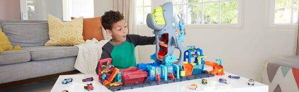 Actual product image Hot Wheels City Ultimate Shark Car Wash