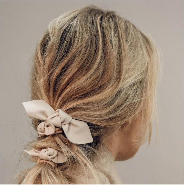 Actual product image Corinne World - Leather Bow Big Hair Tie Cream (Hair tie)