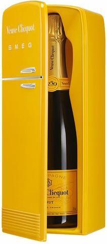 Actual product image Delicatessa Veuve Clicquot Brut Yellow Label SMEG Fridge (1 x 75 cl)