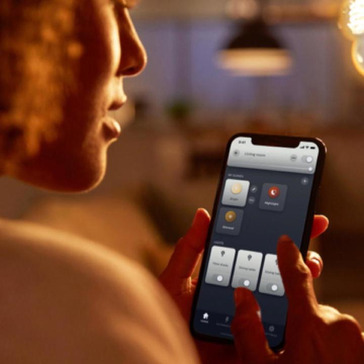 Actual product image Philips Hue ST64 (E27, 7 W, 550 lm, 1 x, G)