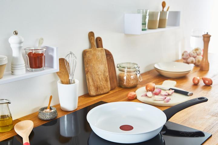 Actual product image Tefal Ceramic Control (24 cm, Frying pan, Aluminium)