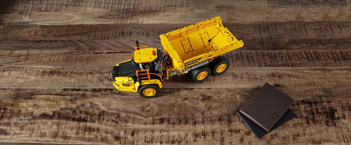 Actual product image LEGO Volvo articulated dumper (6x6) (42114, LEGO Technic)