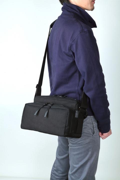 Actual product image Artisan & Artist Canvas Shoulder Camera Bag (Camera shoulder bag, 1 l)