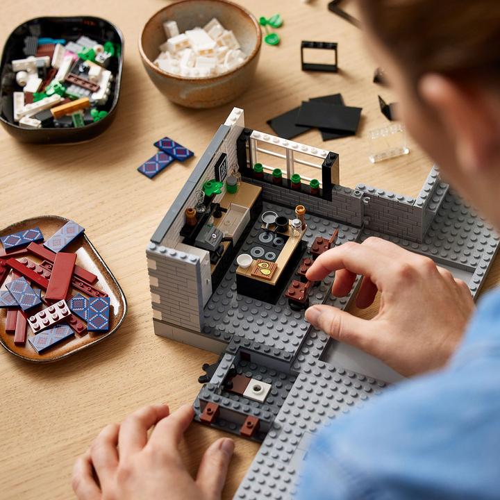 Immagine prodotto LEGO Qeer Eye- Il loft dei Fab 5 (10291, LEGO Creator Expert, Set LEGO rari)