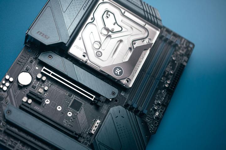 Actual product image EKWB EK-Mana LiteBlock MAG Torpedo Z690 D-RGB - acrylic