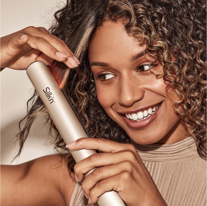 Immagine prodotto Silk'n Stijltang - SilkyStraight - Stijltang met Infrarood- en Ionische Technologie - Kerstcadeau idee- Bei (Piastra per capelli)